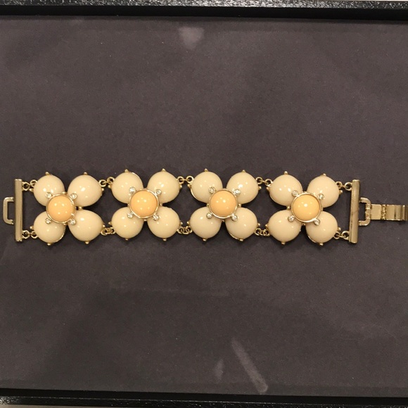 Jewelry - Cream and Light Peach Floral Link Bracelet